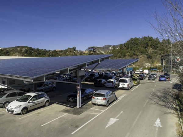 Ombrières de parking en autoconsommation du Super U de Lodève.