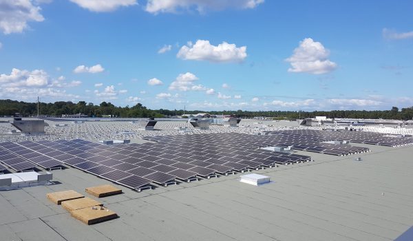 Panneaux solaires en autoconsommation sur le toit du Pian Médoc.
