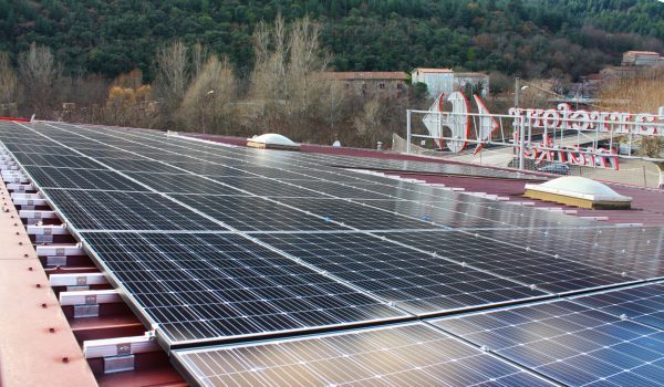 Panneaux solaires sur le Super U de Bessege.